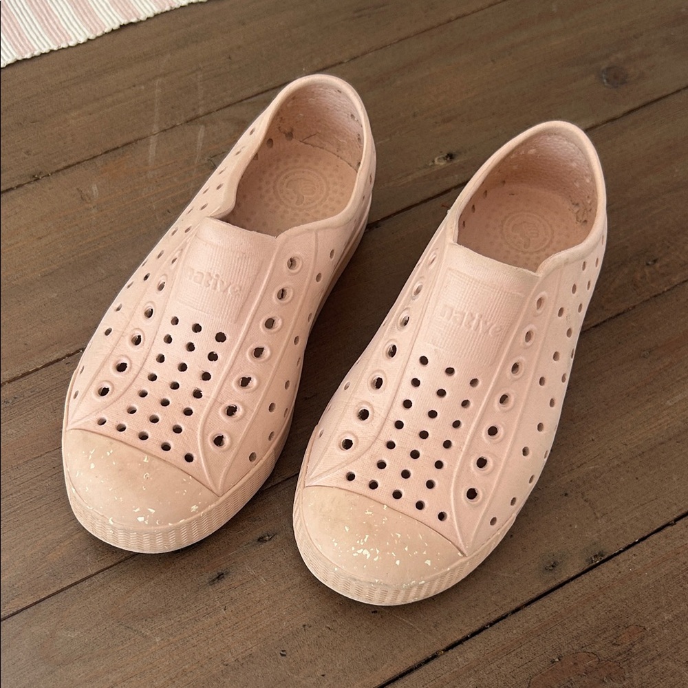 Native kids Blush Pink Slip-On Sneakers